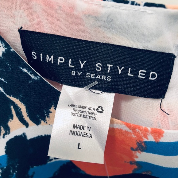 SOLD: Tropical Print Floral Blouse - Picture 5 of 6